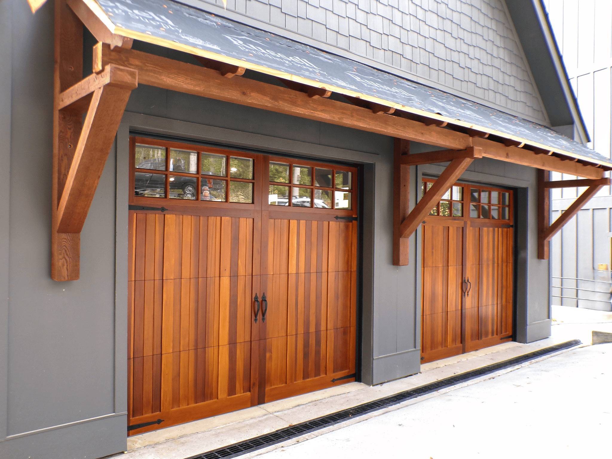 チコオーダーページ Carriage Garage Doors | C.H.I. Overhead Doors